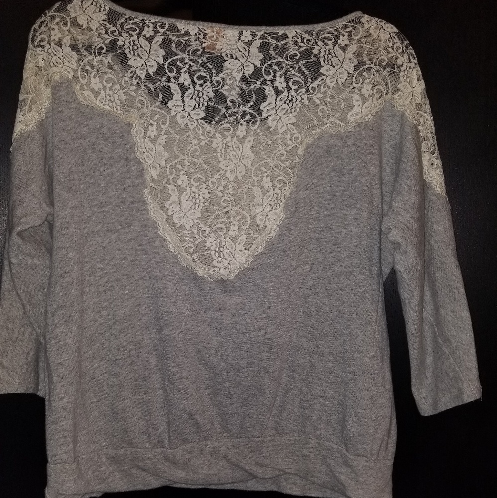 Sweater/shirt - Picture 3 of 3
